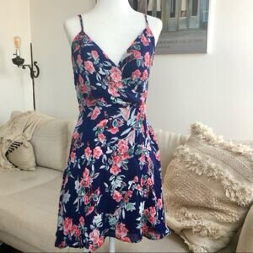Parker Floral Navy Blue Sleeveless Dress size Medium Wrap Front Tie Waist Flowy - Picture 14 of 14